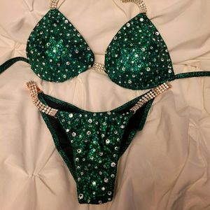 Jaclyn Wilson competition bikini